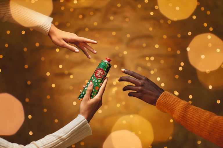 Mountains VS beach: putting together a cosmetic bag