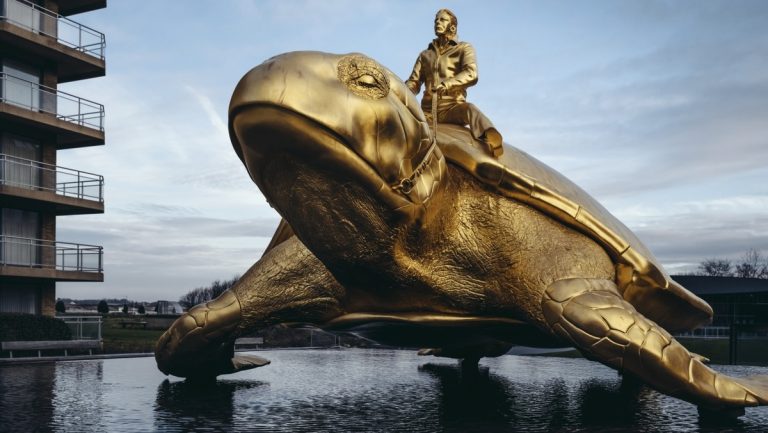 Sculpture park between the sea and the land