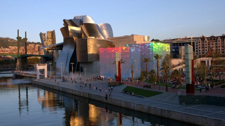 Frank Gehry: flying into the XXI century